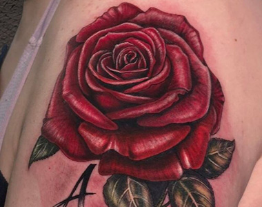 Rose Oberarm von Tätowierer Micha Gestochen Scharf Tattoo BRB