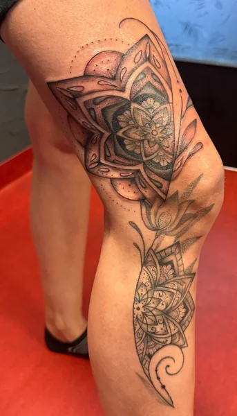 Mandala mit Blättern am Bein – Tattoo von Mahdi bei Gestochen Scharf