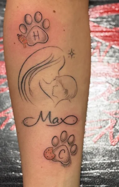 Tiermotiv mit Pfoten und Schriftzug – Tattoo von Mahdi bei Gestochen Scharf