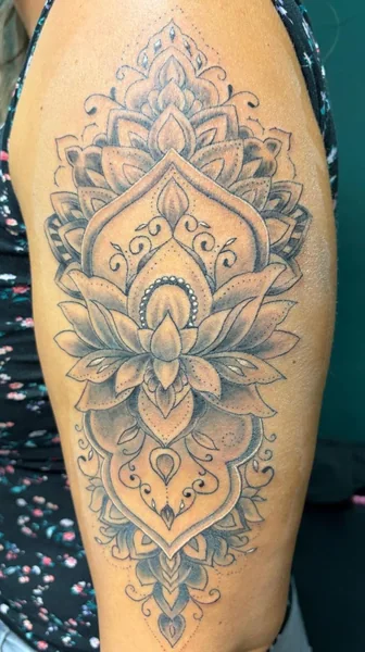 Mandala mit Lotusblüte – Tattoo von Nancy bei Gestochen Scharf