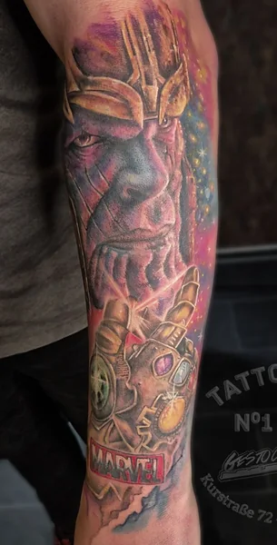 Thanos mit Infinity-Handschuh – Tattoo von Stephan bei Gestochen Scharf